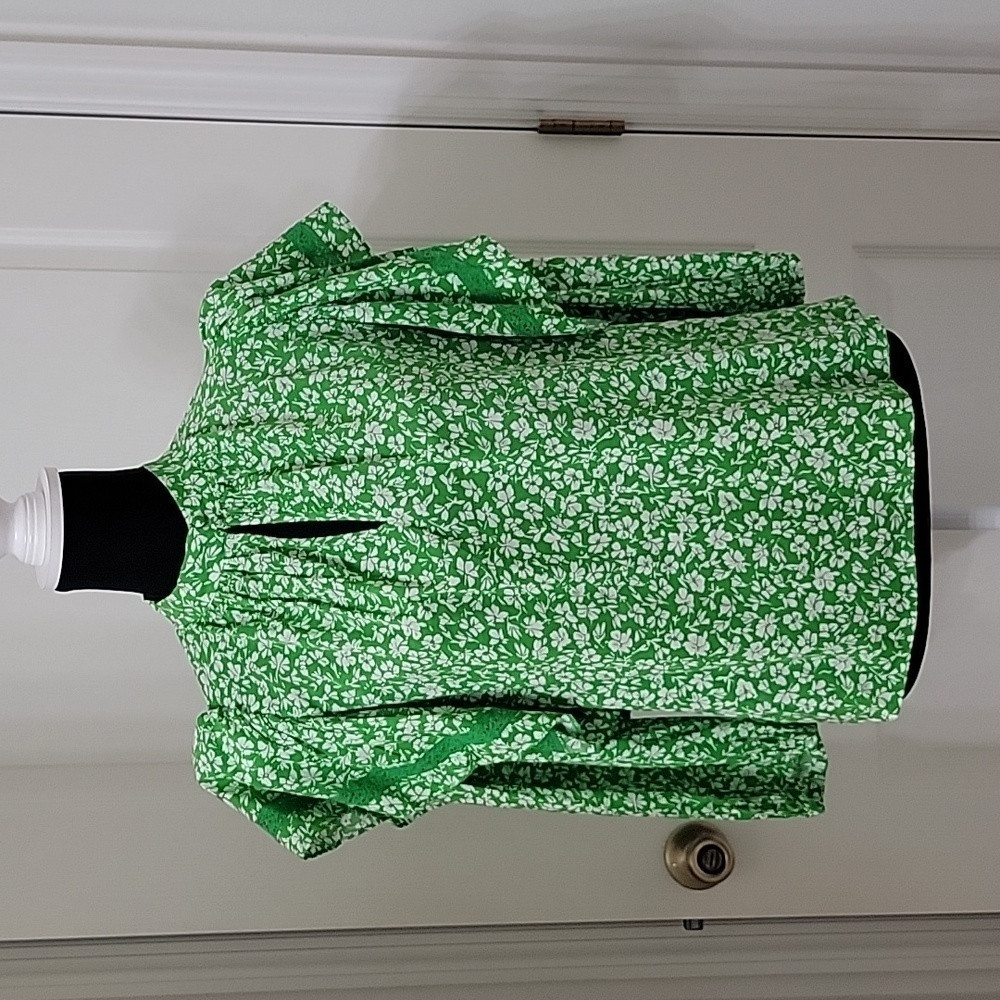 Who What Wear Size S Green & White 3/4 Sleeve Ruffle Lace Trim Blouse NEW w/Tag